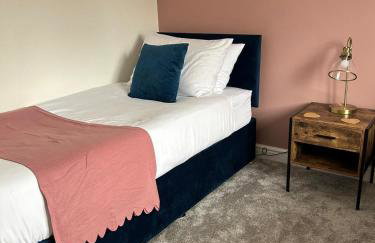 Beautiful 4-Bedroom Home for Groups & Families - Foto 19