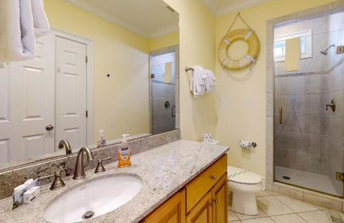 Luxury cottage with pools & multiple decks, 1/2 block to beach - Foto 27