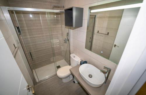 Apartasuites Royal Zahara, Máximo confort con vistas al mar - Photo 54