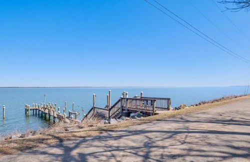 1 Mi to Colonial Beach Boardwalk Home with Fire Pit - Foto 1