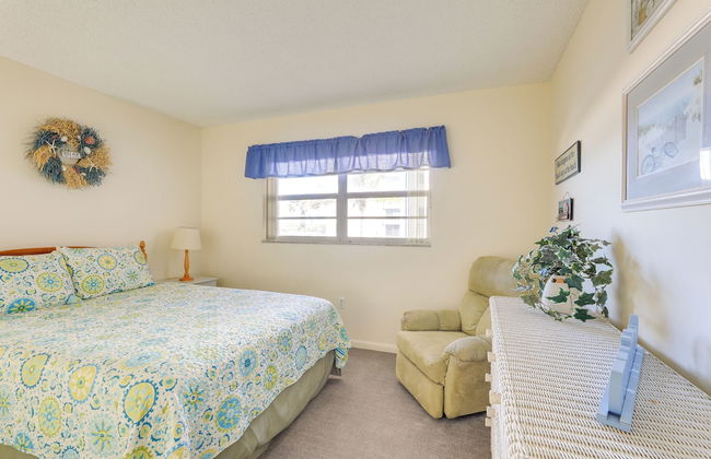 Sunny Cocoa Beach Condo with Balcony and Pool Access - Foto 7