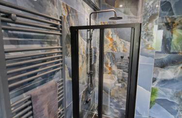 Townhouse - 6 Bed Hot Tub House - Photo 23