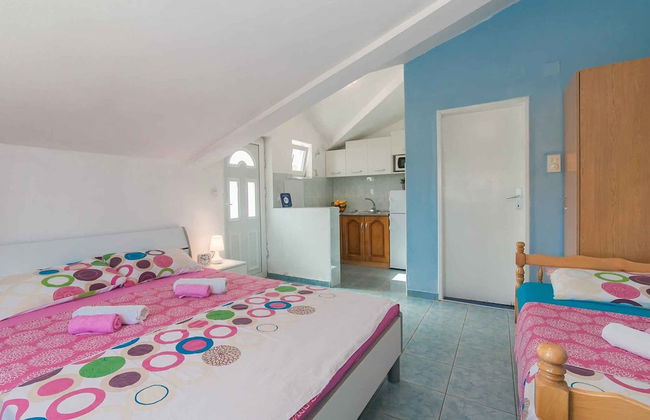 Maki Apartments - Photo 4