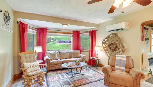 Cozy Mars Hill Farmhouse with Scenic Views - Foto 5