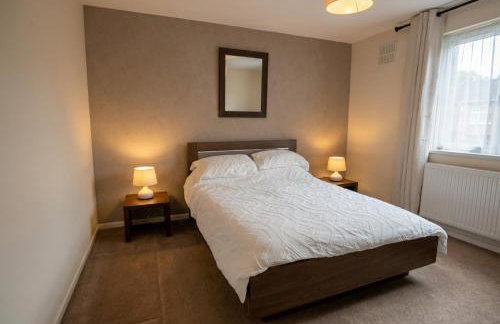 Contemporary Private Home Near Nottingham with Free Parking and Garden - Foto 3