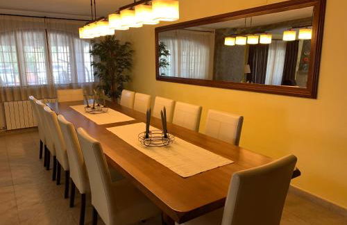 Magnífica Villa Familiar Con Piscina a 8Km Playa - Photo 9