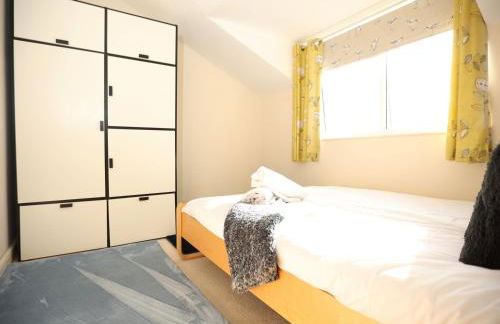 Mount Rd By N And N Stays Contractor Friendly 4 Bed House With Large Driveway, Bath - Photo 30