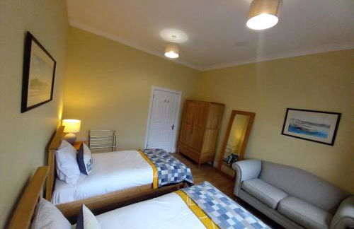 Stunning Village Centre Holiday Home - Photo 15