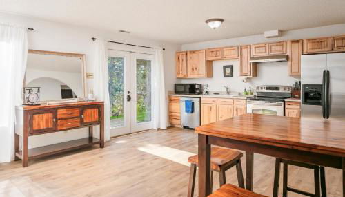 Charming Hillside Retreat - Private backyard, firepit, mtn views, full kitchen - Foto 5