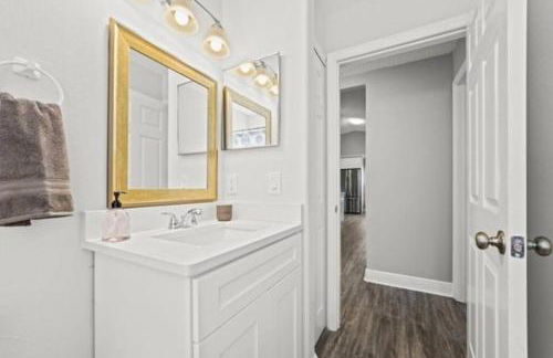 Retreat with Heated Pool in a Serene Community - Foto 3