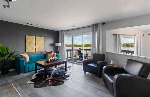 New Renovated 5BD Home with Hot Tub Sauna & Game Rm - Foto 32