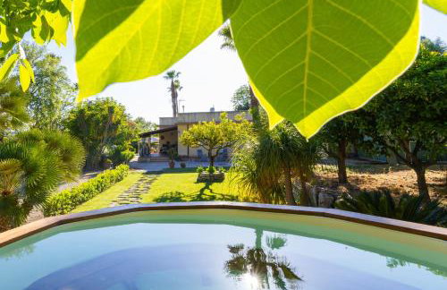 Sicily Authentic Cottage, Outdoor Hot Tub & Century-Old Olive Park, Donna Caterina House - Foto 1