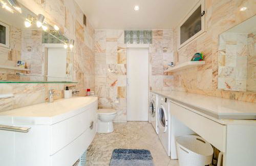 Juan les pins, premium, sea view, sleeps 6 - Photo 17