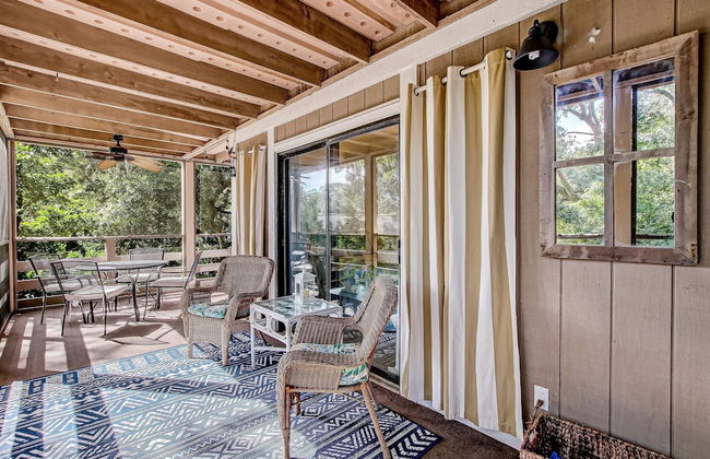 Secluded Condo with Peaceful Wooded Views and Easy Access to the Beach by RedAwning - Foto 38