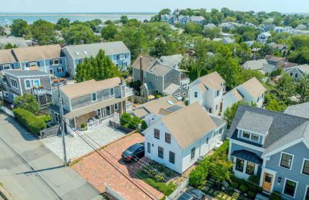 Stylish Walk to Town and Beach - Foto 27