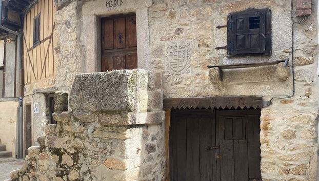 Una de las fachadas históricas de Miranda del Castañar