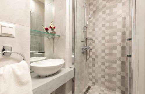 Petite Town Hall Apartment by Konnect, Old Corfu Town - Photo 16
