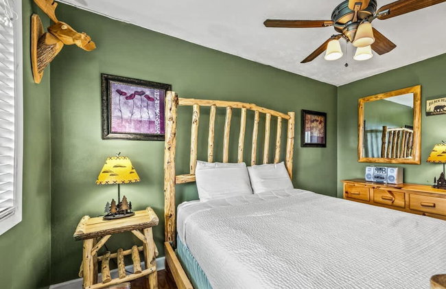 Sleeps 4 Hot Tub Indoor Pool Mountain Views - Photo 12