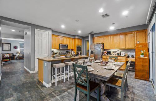 Entire Private Home with 5 Bedrooms 4 Bathrooms 3000 Sq ft Villa, Pool, Hot Tub, Nature, Garage, Winery, Available Now - Foto 6