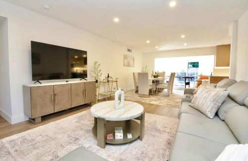 Luxury Oasis Getaway w/pool 15 mins from beach - Foto 17