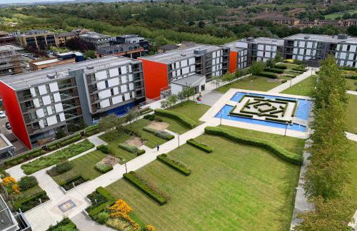 iSTAY APARTMENTS at VIZION - Fully Equipped Modern Serviced Apartments with Balconies, Superfast Broadband, Free Allocated Parking Space, 24h Security, Rooftop Gardens, Located in Central MK - Photo 2