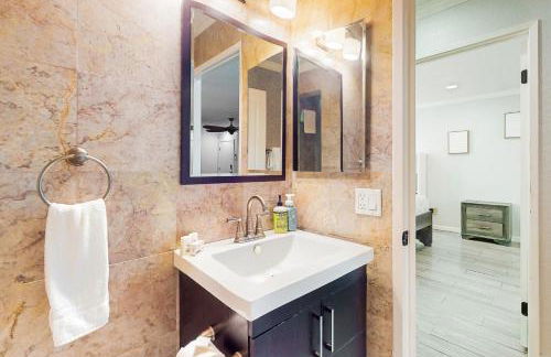 Snowbird-friendly home with private pool, spa, grill, enclosed backyard, WD, AC - Foto 13