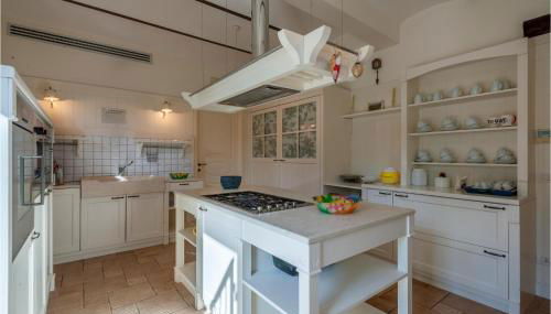 6 Bedroom Beautiful Home In Treia - Foto 4