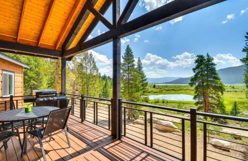 2 Mi to Lake Stunning Twin Lakes Home with Deck - Foto 1