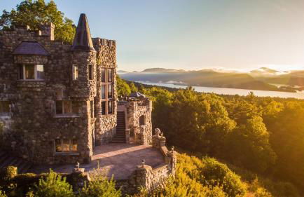 HIGHLANDS CASTLE overlooking Lake George plus 2 other CASTLES & SUITES - Foto 3