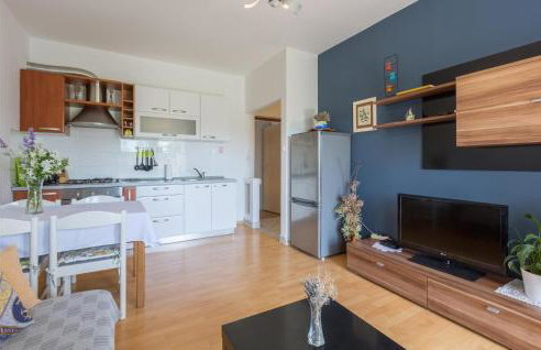 Gorgeous Apartment In Umag With Wifi - Photo 5