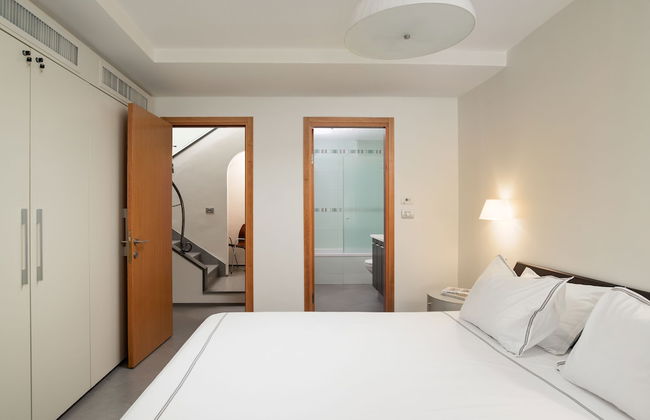 Luxury Duplex with Rooftop by FeelHome - Photo 2