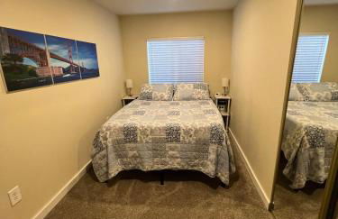 Peaceful Lakeside Retreat - Cozy 3BR Waterfront Home - Foto 38