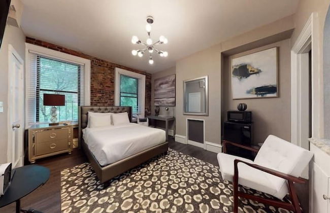 Premier Suites - Bay Village - Photo 10