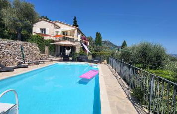 "La Colombe sous les Oliviers" Gîte jusqu'à 4 personnes - 75m2 - Sur Boooking - Rez de jardin Piscine Vue mer et lac - Foto 45