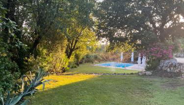 Rez de villa , beau jardin avec piscine - Foto 2