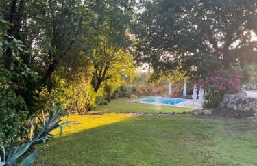 Rez de villa , beau jardin avec piscine - Foto 2