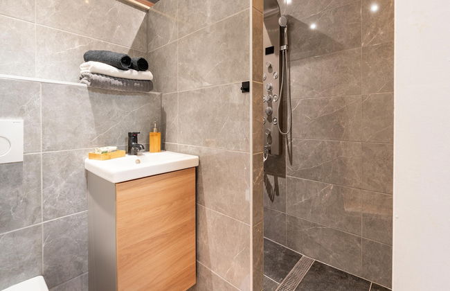 Luxury Apartment in Schin op Geul with Hot Tub & Sauna - Photo 28