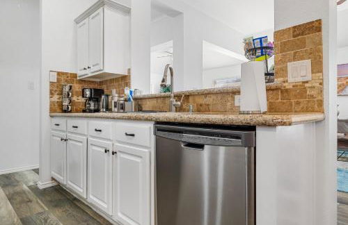 Frisco Escape Oasis Home w/Spa - Foto 17