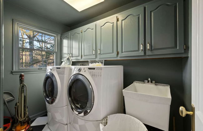 Elegant Spring Stay on Peaceful Retreat - Photo 15