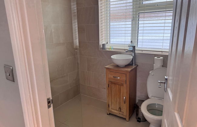 Pet-friendly - 2 Bedrooms Bungalow hot tub Parking - Foto 12