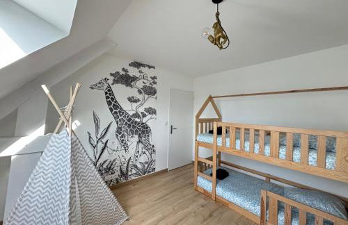 Les Voiles, maison bien équipée 10 p 2 sdb, 2 WC, spacieuse lumineuse avec jardin clos, garage, terrasse, parking privatif, à 950 m de la plage d'Asnelles et tous commerces, près de Bayeux et Arromanches, chiens bienvenus - Foto 15