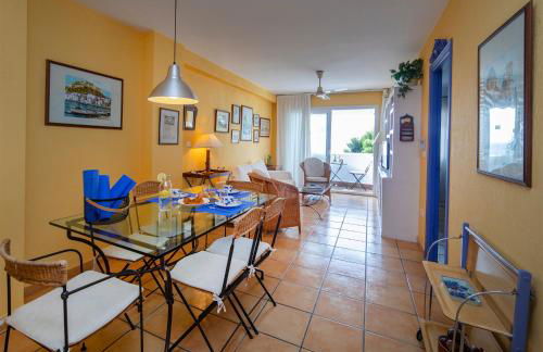 SOLETE - Apartamento con vistas, acceso directo al mar, piscina y parking by Redi - Photo 21