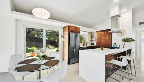 The Guava Door - Cheerful Mid-Century - big yard, free parking - Foto 4