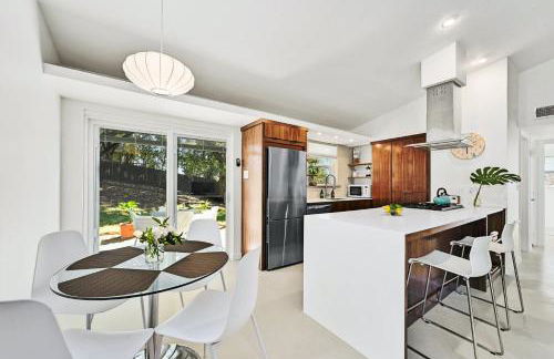 The Guava Door - Cheerful Mid-Century - big yard, free parking - Foto 4