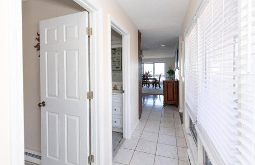 4 Bedroom Lakefront Home with Private Beach on Cedar Point Chaussee - Photo 16