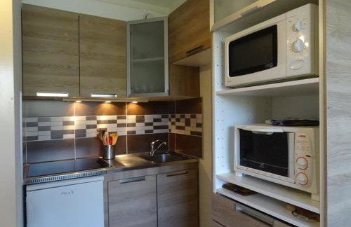 Studio pour 4 pers. à proximité des pistes avec balcon et parking - FR-1-602-55 - Foto 1