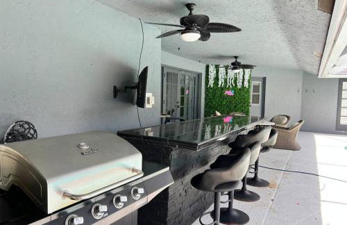 Wellington Pool House With Spa and Putting Green - Foto 31