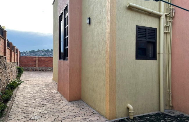 The Mugabi's Spacious Private Room - Foto 35