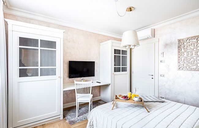 Luxury Lakefront Catullo with pool - Photo 15