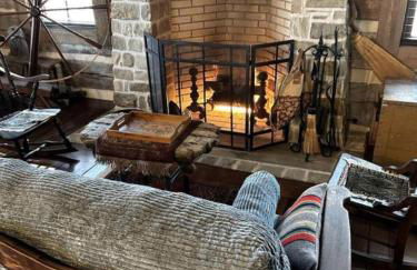 Redesign Wooden Cabin with Jacuzzi and Front Porch in North Carolina - Foto 32